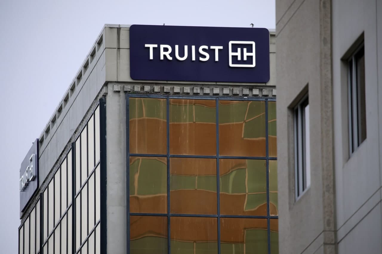 Truist Exits Near-Prime Auto: A Bank Credit Warning